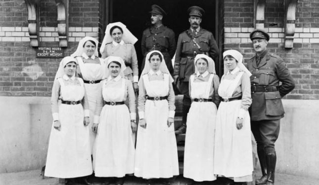 Image of Nursing Sisters at No. 1 Casualty Clearing Station